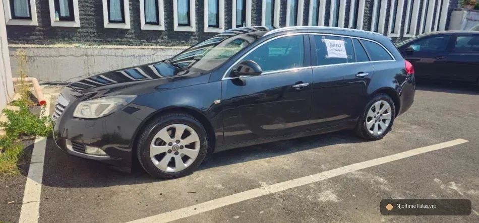 Foto 4/8: Tirane, shitet makine Opel Insigne Nafte, e zeze automatik Klima 294.000 km 350.000 € në Tiranë — Çmimi: € 350000.00 | Njoftime falas
