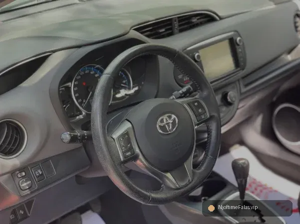 Foto 5/8: Tirane, shes makine TOYOTA YARIS HYBRID 2016 Benzin, e kuqe automatik Klima 135.000 km në Tiranë | NjoftimeFalas.vip