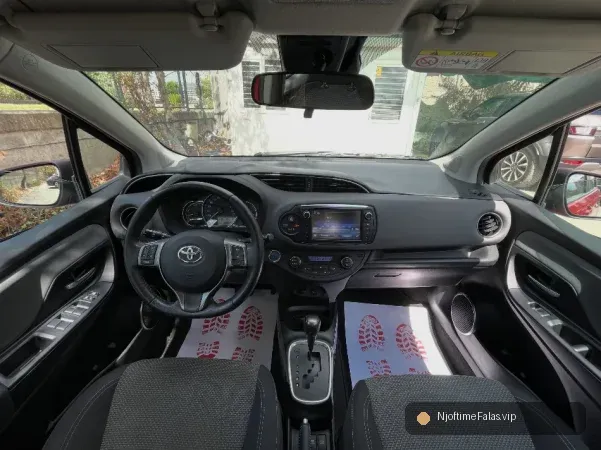 Foto 6/8: Tirane, shes makine TOYOTA YARIS HYBRID 2016 Benzin, e kuqe automatik Klima 135.000 km në Tiranë | NjoftimeFalas.vip