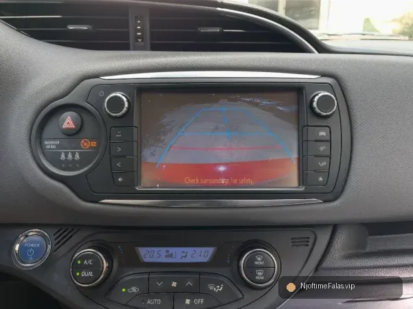 Foto 8/8: Tirane, shes makine TOYOTA YARIS HYBRID 2016 Benzin, e kuqe automatik Klima 135.000 km në Tiranë | NjoftimeFalas.vip