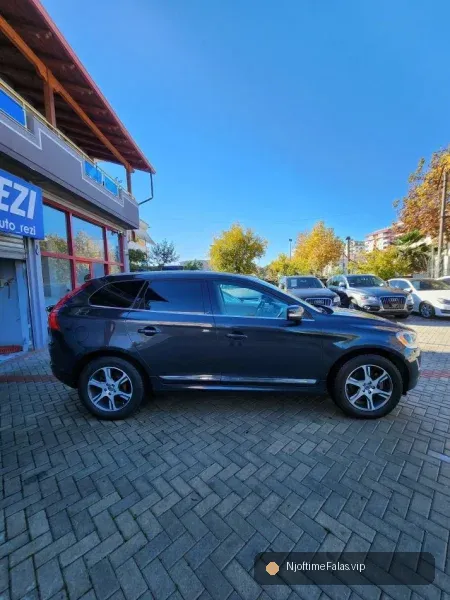 Foto 4/7: shes SUV | Fuoristrad | Xhip Benzin, gri e erret automatik 164.000 km 9900€ në Fier — Çmimi: € 9500.00 | NjoftimeFalas.vip